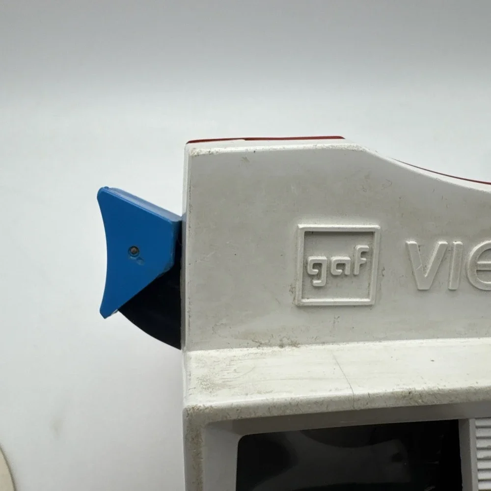 VINTAGE VIEW-MASTER - Vintage Red & White with Blue Lever - GAF - 3-D Viewer